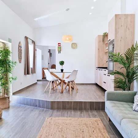 Casa - House, Private Terrace & Pool 贝纳吉